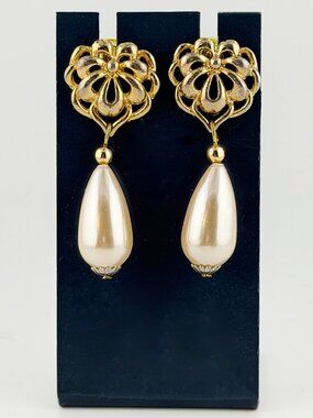 Vintage 80s Gold Filigree Floral Teardrop Pearl Dangle Earrings